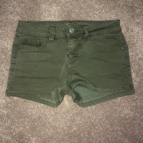 Super pretty, deep green color. - Picture 1 of 1